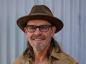 Visa Eksyma - Guitars / Vocals